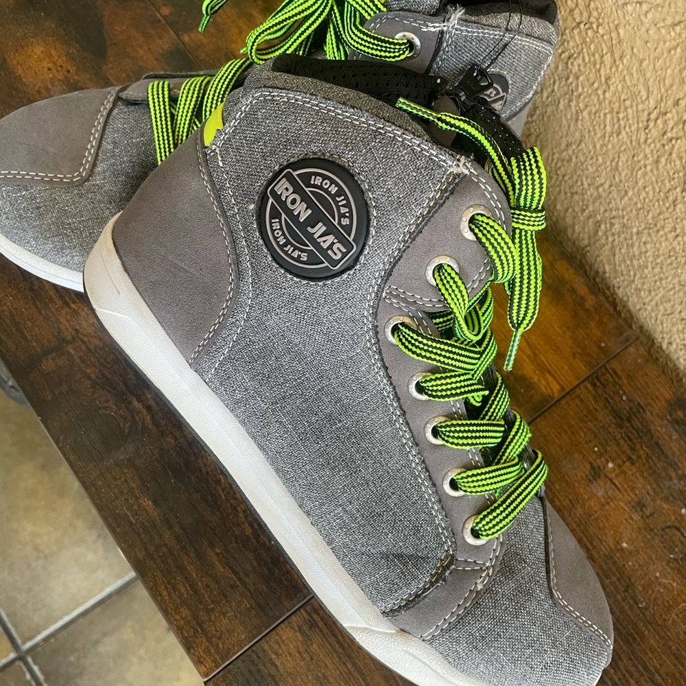 Gray men High-Top Sneakers with Neon Green Laces New size 8
